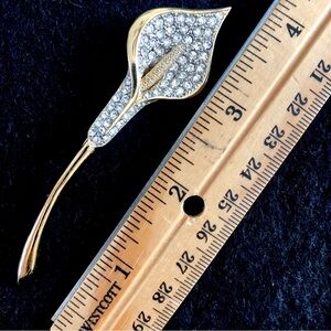 Elegant Goldtone and Rhinestone Floral Calla Lily Pin Brooch